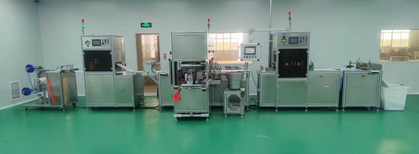 Automatic welding and heat sealing equipment for ordinary urine bags, drainage bags, and leg bags